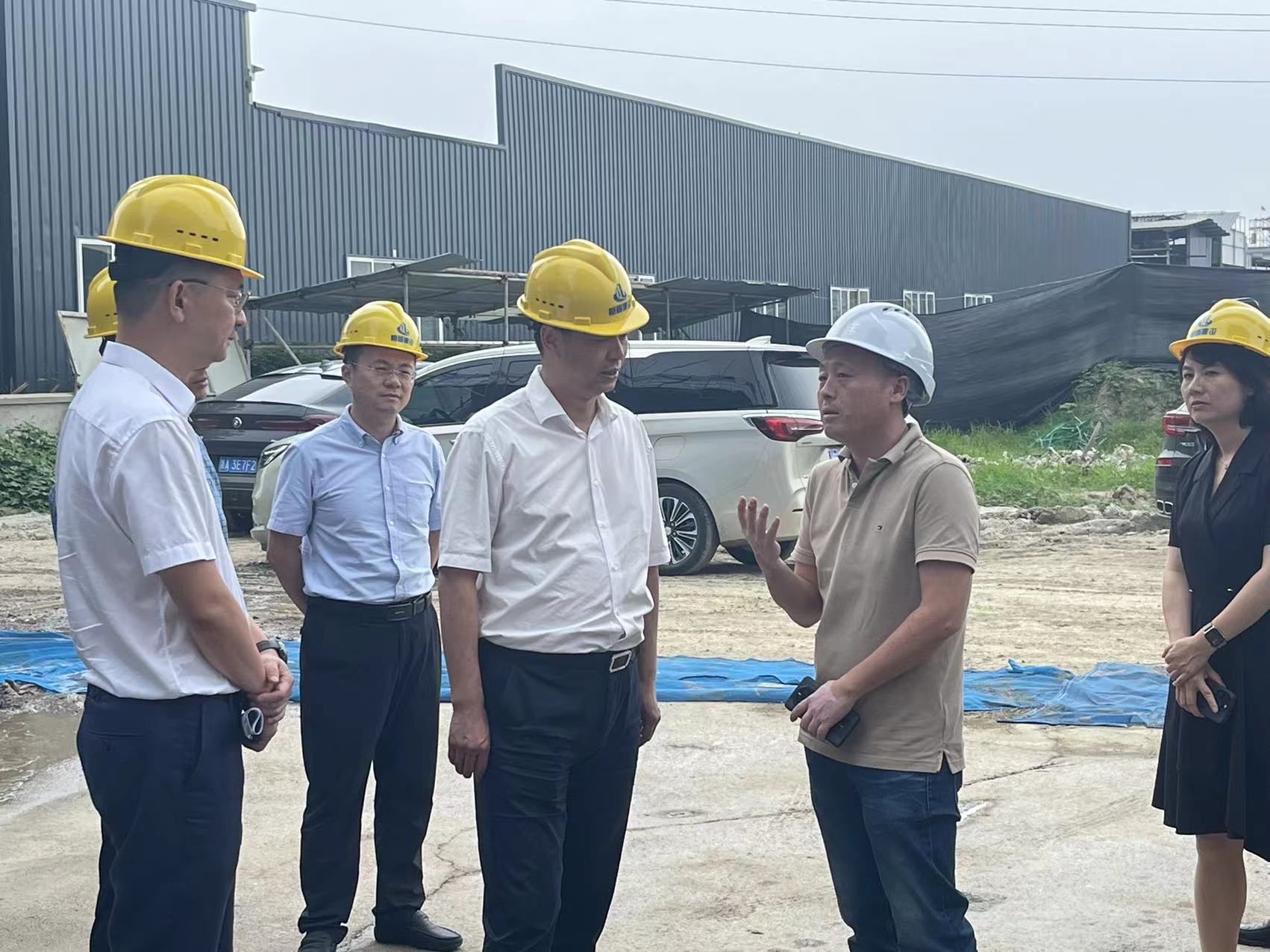 德清縣縣委敖書記蒞臨我司廠房建設現(xiàn)場進行實地考察